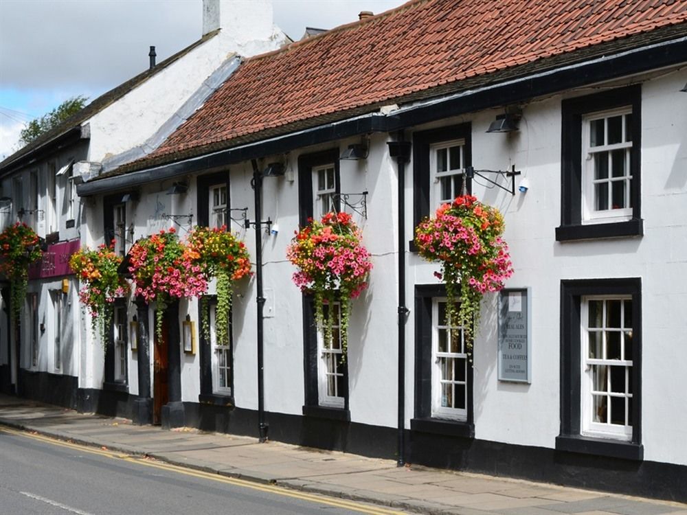 Swan & Talbot Inn Уэтерби Экстерьер фото